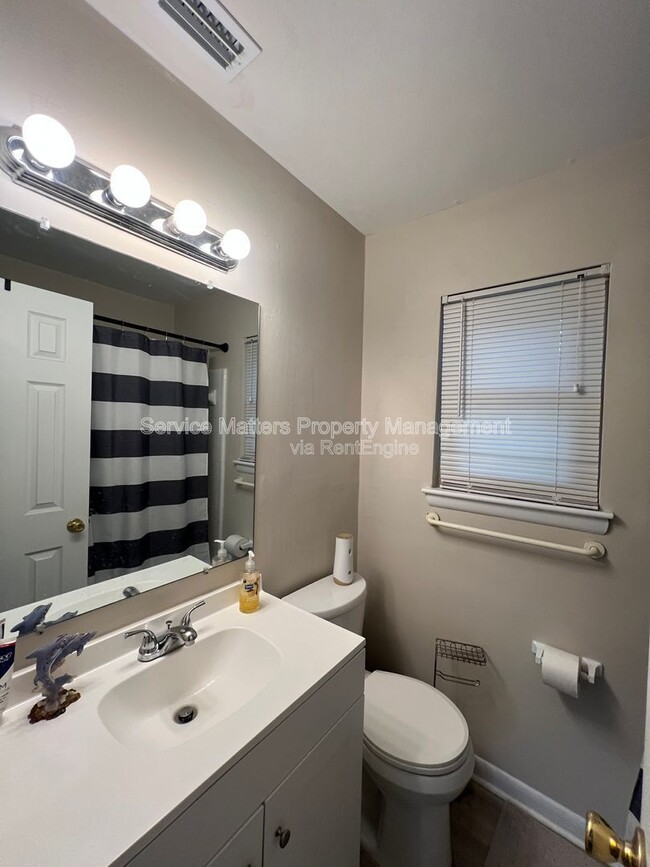 Building Photo - 303 Newcastle Dr