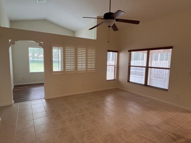 Building Photo - 23827 Hastings Way