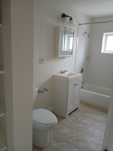 Building Photo - 19 Alton Pl