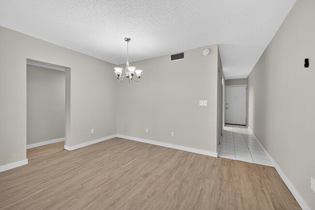 Building Photo - 1504 Virginia Ave