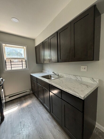 394 S 6th St 2L - 387 S 6th St