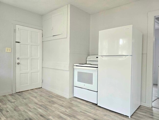 Building Photo - 2 Bed / 1 Bath Home for RENT!