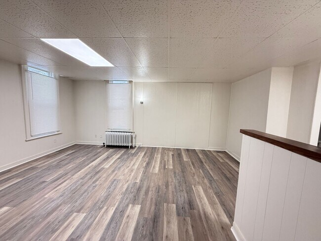 Building Photo - 334 W Wesley St