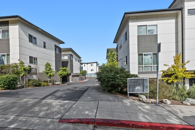 Building Photo - 3bd/1.5ba Seattle Townhouse