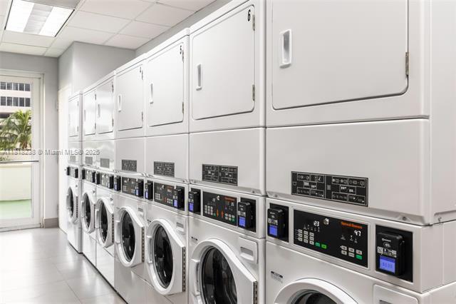 Building Photo - 1200 Brickell Bay Dr