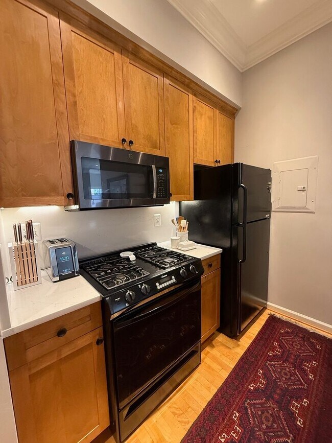 Building Photo - Charming 2BR | 2BA Condo in Logan Circle