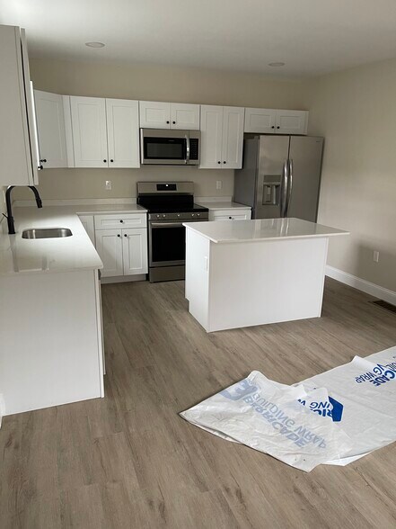 Building Photo - 171 Dunnell Ave