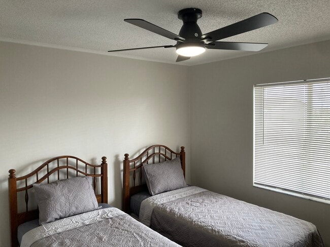 Building Photo - 3774 Lake Bayshore Dr