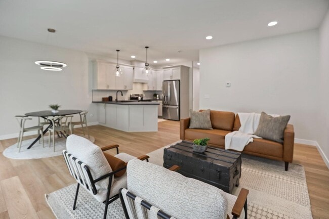 Building Photo - 614 6th St NW