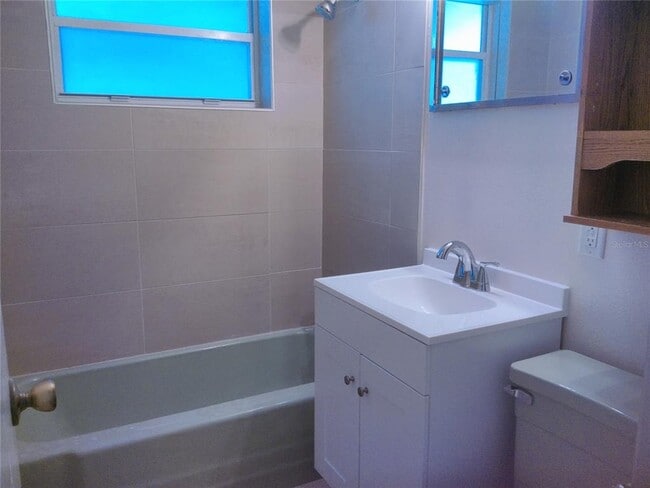 Building Photo - 867 Chippendale St