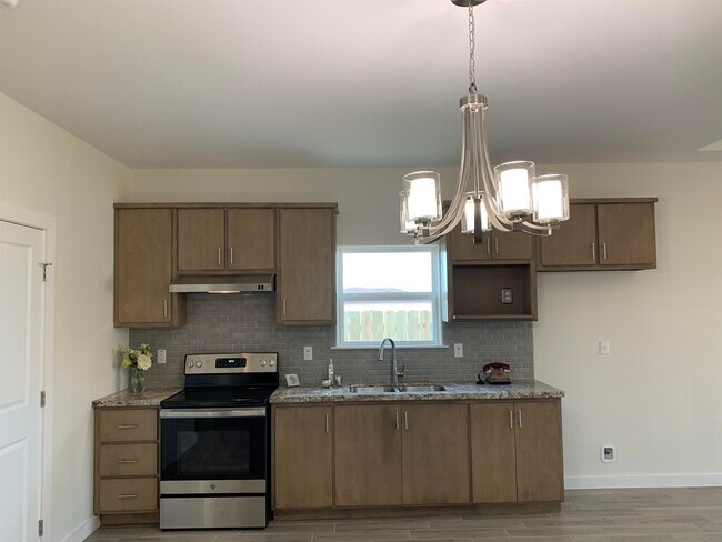 Building Photo - 1409 Los Estribos Dr