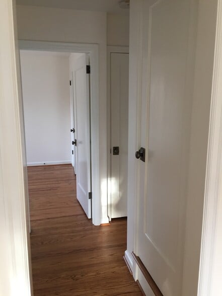 Building Photo - 4070 NE 8th Ave