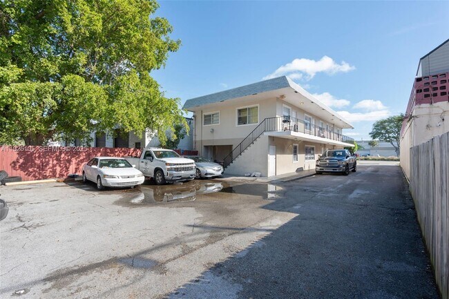 Building Photo - 4021 N Andrews Ave