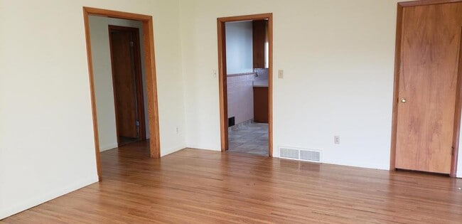 Building Photo - 1602 Hanaford Ave