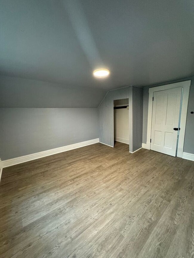 Building Photo - 3 bedroom home in Dowagiac
