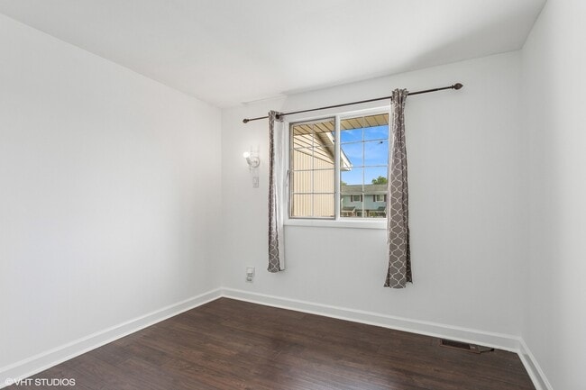 Building Photo - 1771 Warwick Ct