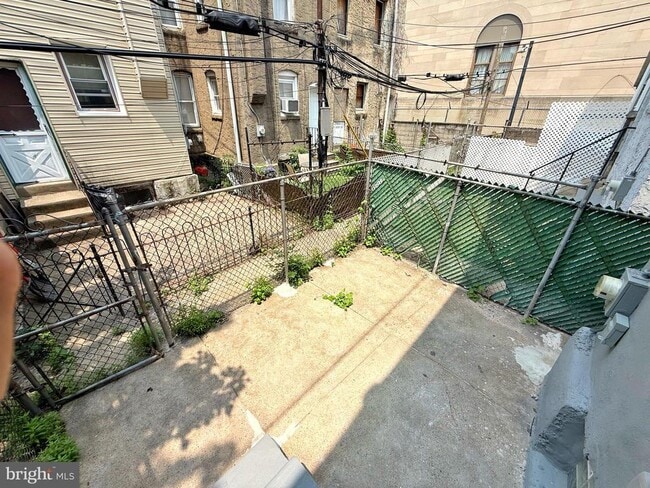 Building Photo - 1520 S Myrtlewood St