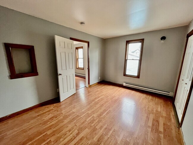 Building Photo - 405 Bristol St