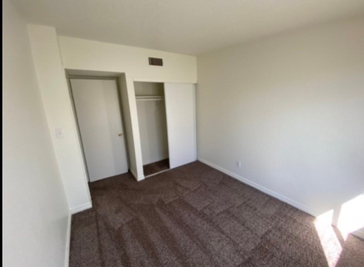 Building Photo - 3616 Marlborough Ave