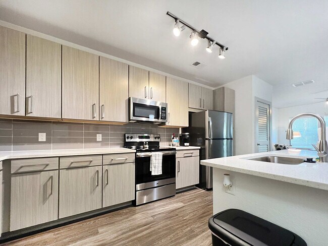 Building Photo - 2615 N Grady Ave