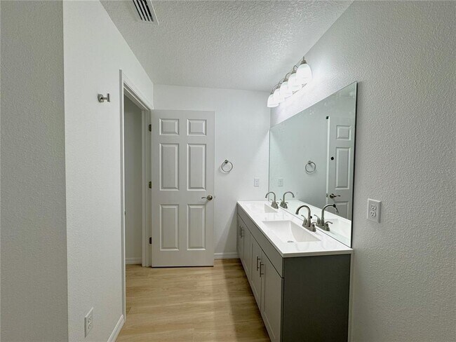 Building Photo - 8808 E Albertson Ct