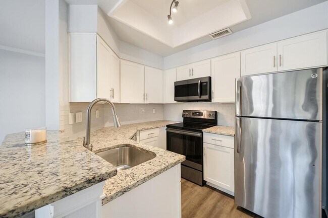 Building Photo - 6000 Shepherd Mountain Cove