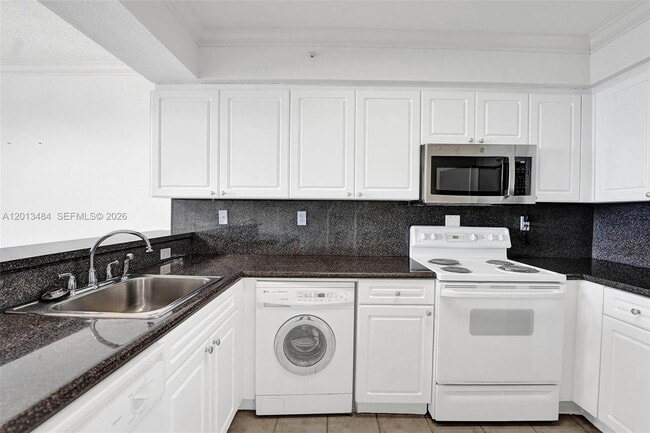 Building Photo - 2501 S Ocean Dr