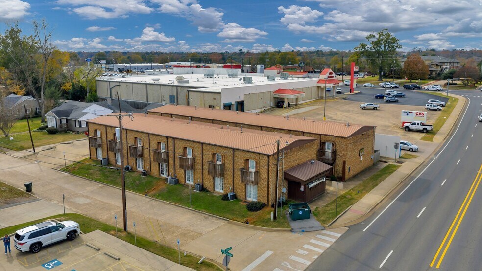 Building Photo - 208 E Starr Ave
