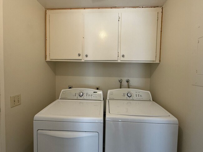 Building Photo - Beautiful Two Bedroom Townhome in San Luis Rey