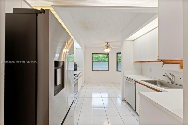 Building Photo - 1704 Andros Isle