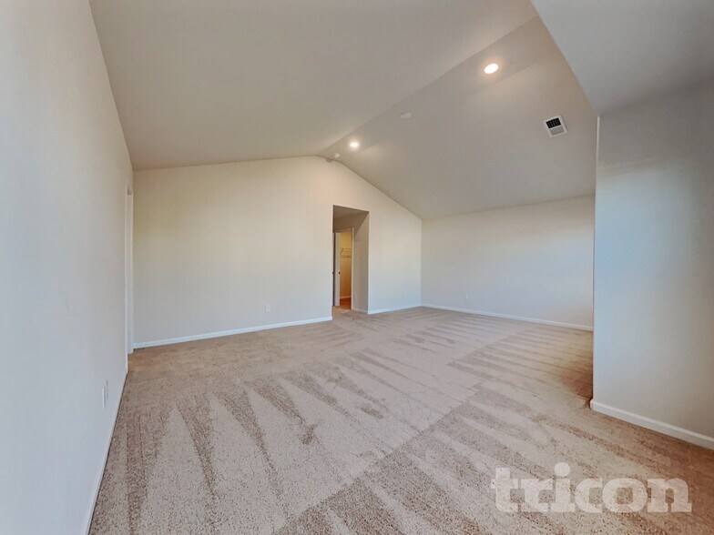 Building Photo - 2118 Southlea Dr