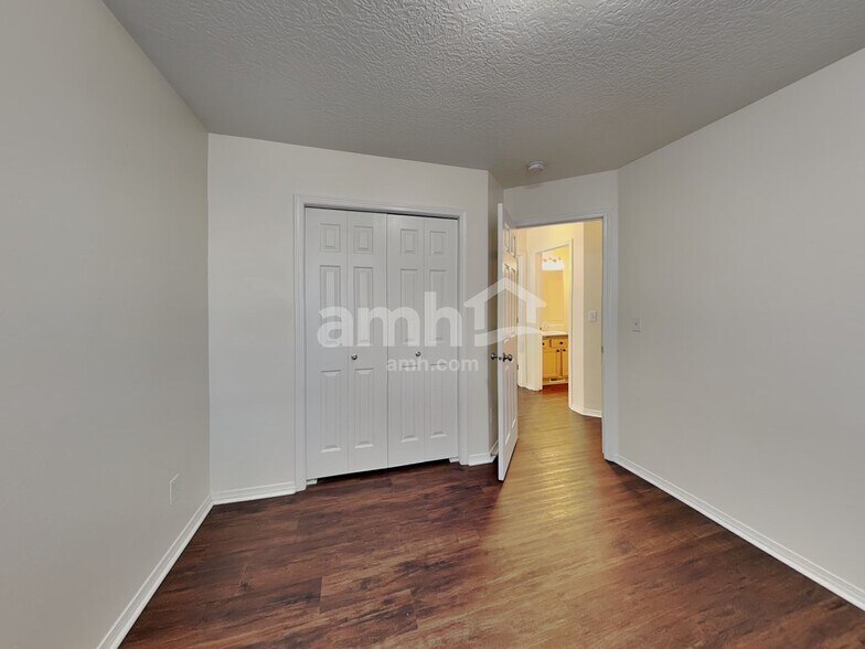 Building Photo - 3237 W Wave Dr