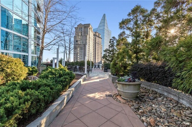 Building Photo - 3324 Peachtree Rd NE