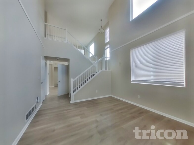 Building Photo - 14458 E 101st Pl