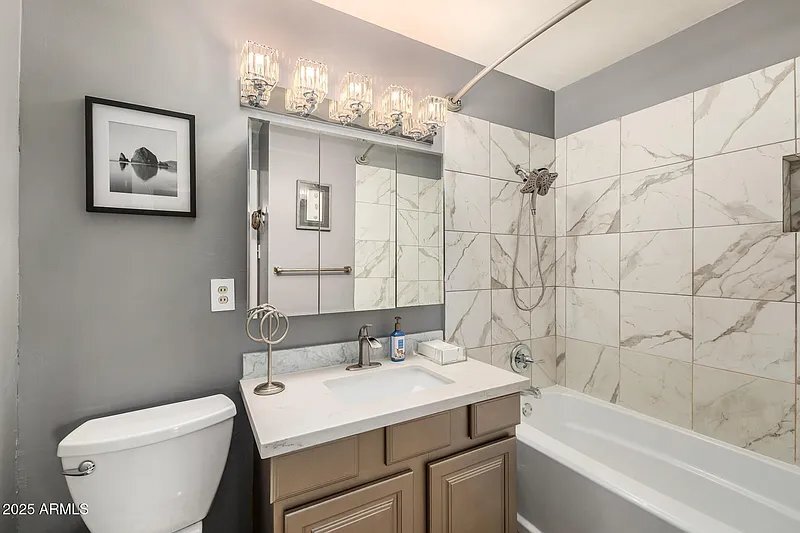 Building Photo - 2302 W Berridge Ln