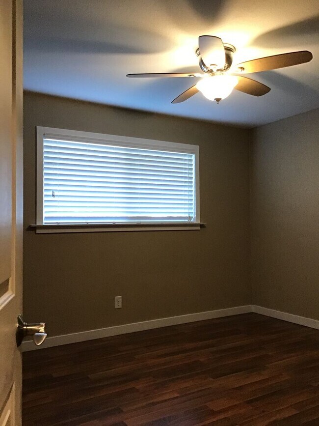 Building Photo - 1291 Creswell Dr