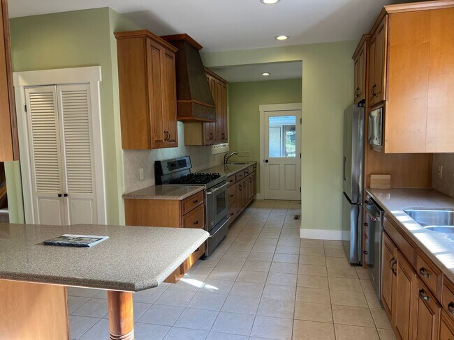 Building Photo - Gorgeous Marsh Views in Moss Creek!