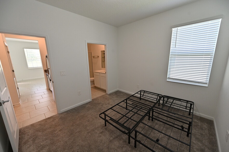 Building Photo - 26340 Feathergrass Cir