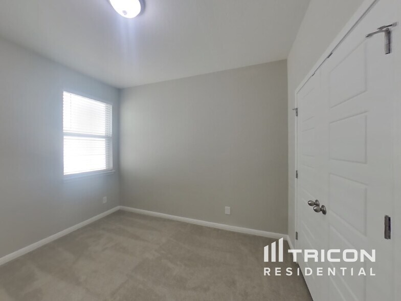 Building Photo - 13307 Badlands Bnd