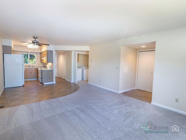 Building Photo - 3493-3493 Hawthorne Ave NE