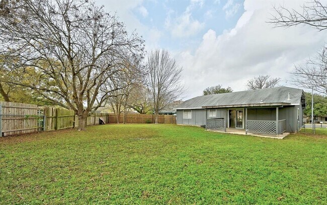Building Photo - 703 Hyde Park Ct