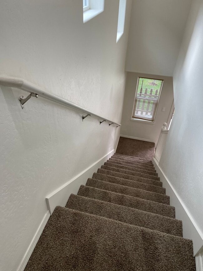 Building Photo - ***** Move in Special $400 off Fisrt Month...
