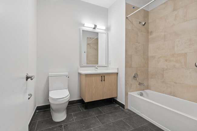 Building Photo - 407 Highland Ave