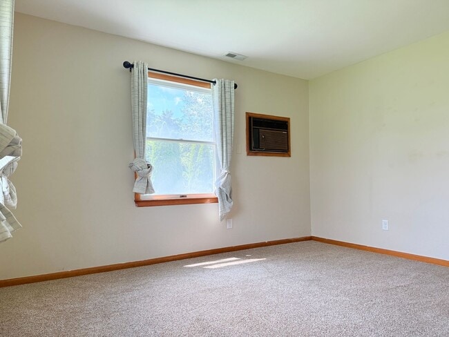 Building Photo - 305 Earlee Ave