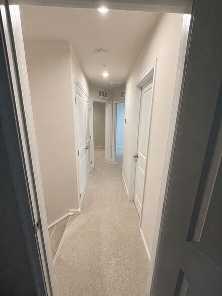 Building Photo - 1613 Mountain Ash Ln