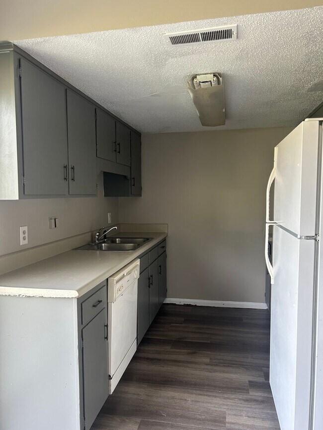 Building Photo - 406 Alice Dr