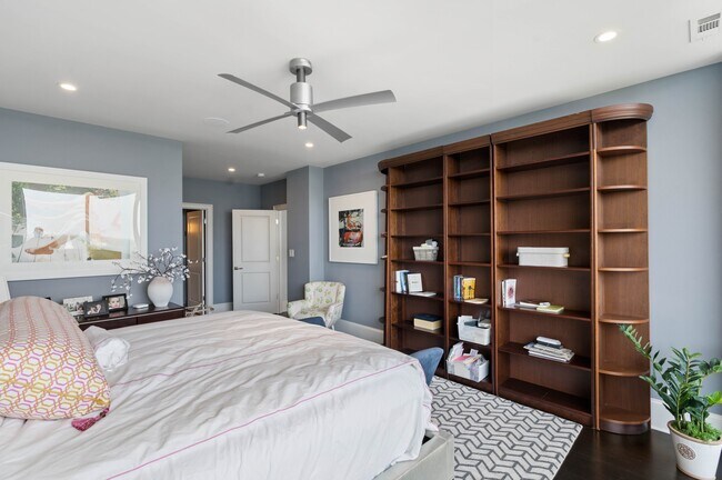 Building Photo - 2575 Peachtree Rd NE