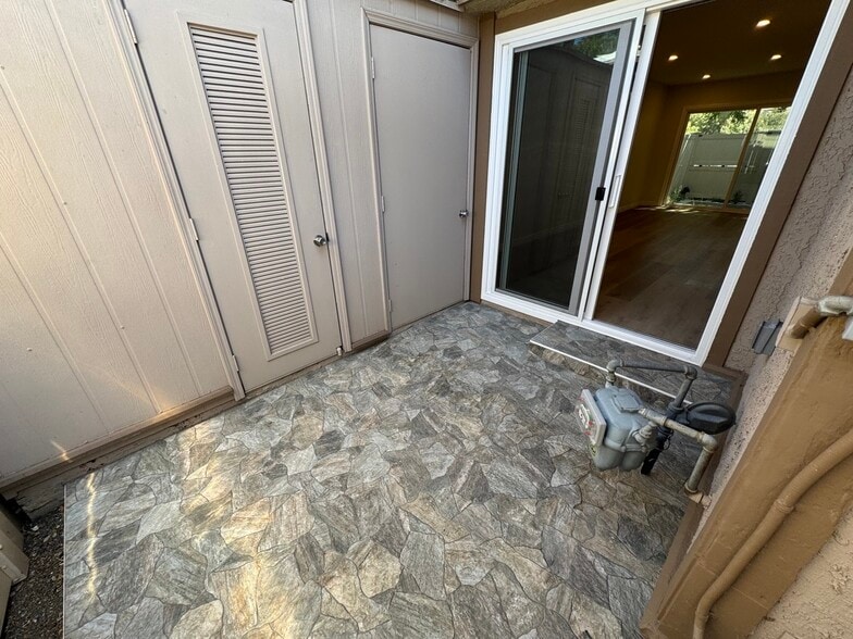 Building Photo - 28835 Conejo View Dr