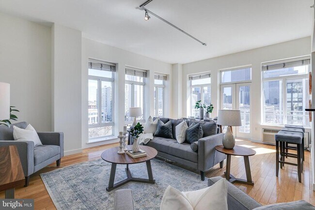 Building Photo - 1900 Hamilton St