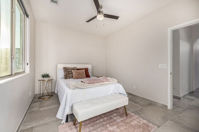 Building Photo - 5211 N 193rd Ave